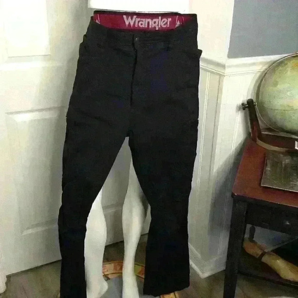 Men's Wrangler Nylon and Spandex Cargo pants; Size: 38x32.  Flat front, Black - Picture 1 of 4